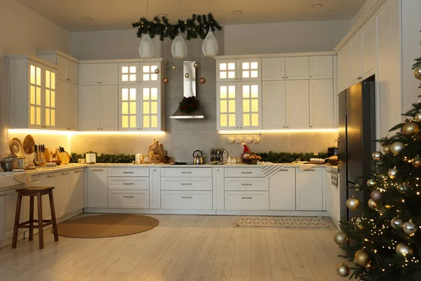 Noel Için Dekore Edilmiş Rahat Bir Mutfak Tasarım — Stok fotoğraf