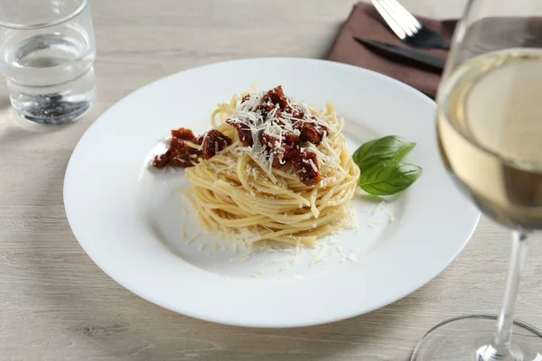 Tasty Spaghetti Sun Dried Tomatoes Parmesan Cheese Served Wooden Table — Stock Photo, Image