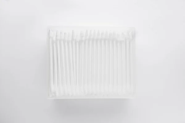 Бавовняні Бруньки Пластиковій Тарі Ізольовані Білому Вид Зверху — стокове фото