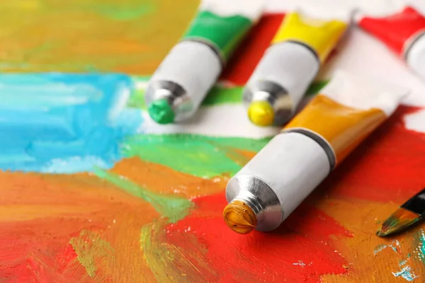 Tubes Peintures Huile Colorées Pinceau Sur Toile Avec Peinture Abstraite — Photo