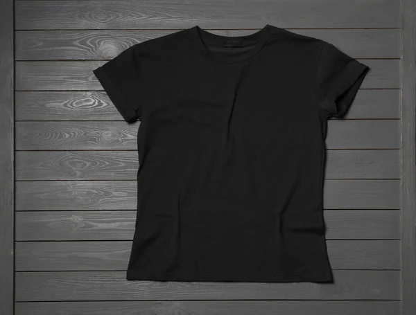 Stylowy Czarny Shirt Szarym Drewnianym Stole Widok Góry — Zdjęcie stockowe