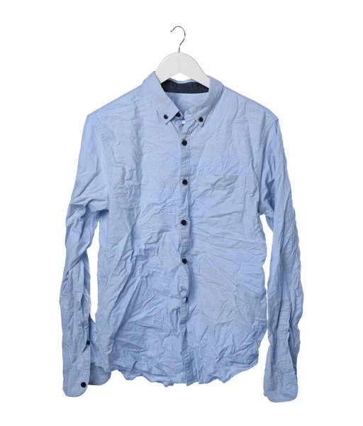 Hanger Met Gerimpeld Shirt Geïsoleerd Wit — Stockfoto