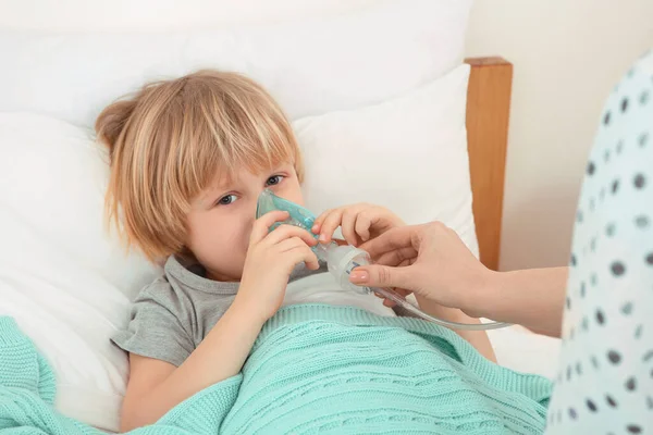 Mother Helping Her Sick Son Nebulizer Inhalation Bedroom — Stock Photo, Image