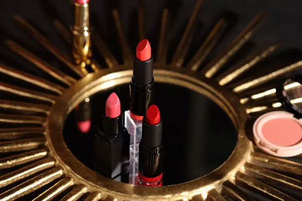 Mooie Rode Roze Lippenstift Spiegel — Stockfoto