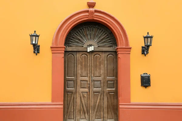 Entrada Casa Residencial Com Porta Madeira — Fotografia de Stock