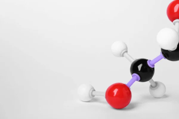 Beyaz Arka Planda Vitamini Molekülü Yakın Plan Kimyasal Model — Stok fotoğraf
