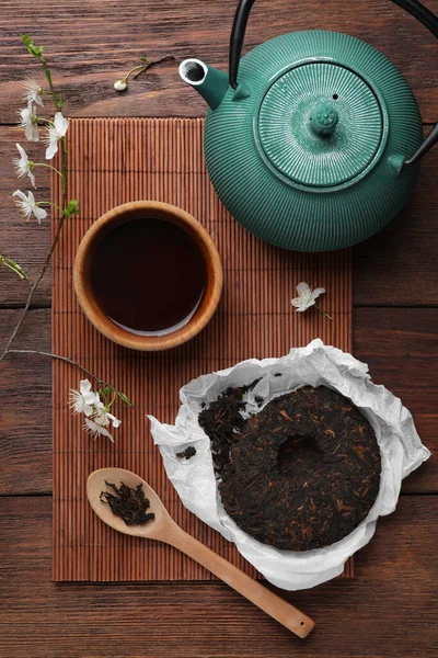 Flat Lay Composition Aromatic Erh Tea Wooden Table — Stock Photo, Image
