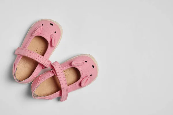 Sapatos Bebê Bonito Fundo Branco Flat Lay Espaço Para Texto — Fotografia de Stock