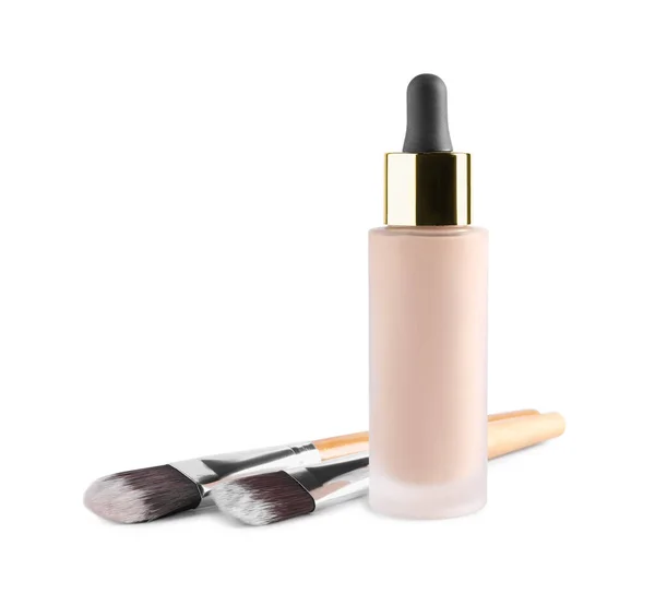 Botella Base Piel Pinceles Sobre Fondo Blanco Producto Maquillaje —  Fotos de Stock