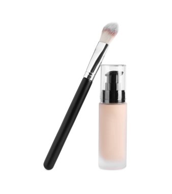 Bir şişe deri temeli ve beyaz arka planda fırça. Makyaj ürünü