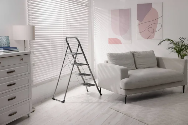 Metallleiter Couch Und Kommode Wohnzimmer — Stockfoto