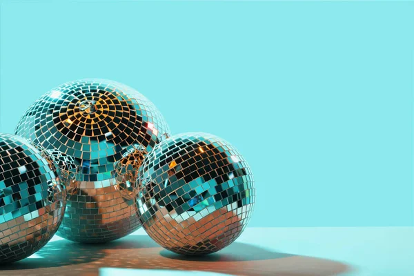 Glänzende Discokugeln Auf Türkisfarbenem Hintergrund Raum Für Text — Stockfoto