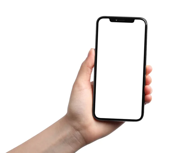 白い背景に空白の画面でスマートフォンを持っている女性は 閉じます デザインのためのモックアップ — ストック写真
