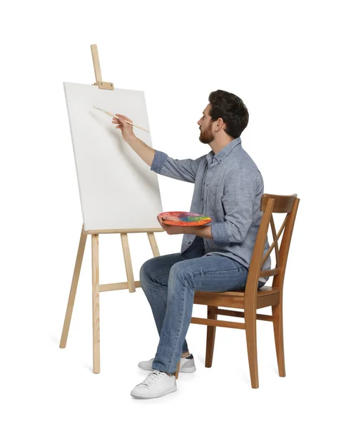 Mężczyzna Malowaniem Pędzlem Białym Tle Używając Sztalugi Trzymania Płótna — Zdjęcie stockowe