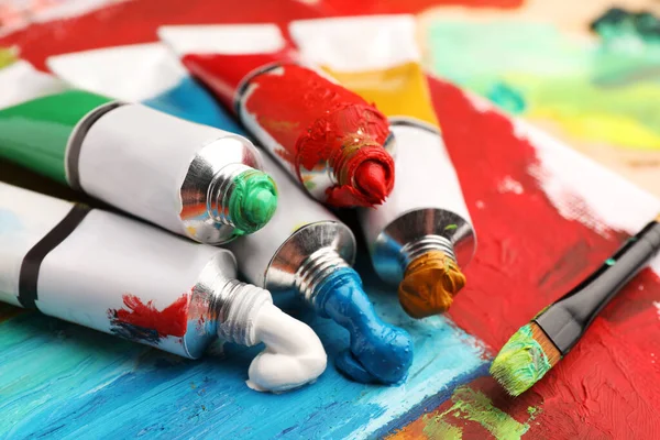 Tubes Peintures Huile Colorées Pinceau Sur Toile Avec Peinture Abstraite — Photo