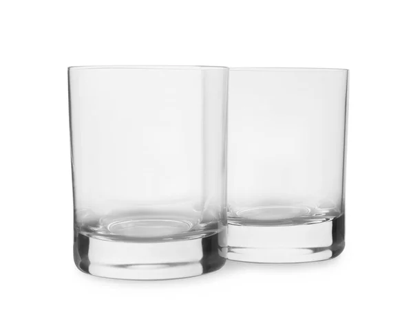 精美干净的空玻璃杯 白色隔断 — 图库照片