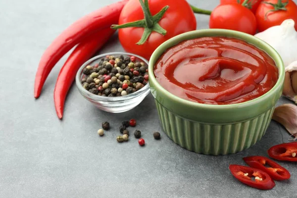 Bowl Tasty Ketchup Ingredients Light Grey Table Closeup — Stock Photo, Image