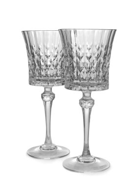 Beyaz şarap kadehlerine izole edilmiş zarif ve temiz.