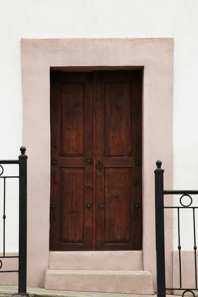 Είσοδος Κατοικίας Ξύλινη Πόρτα — Φωτογραφία Αρχείου