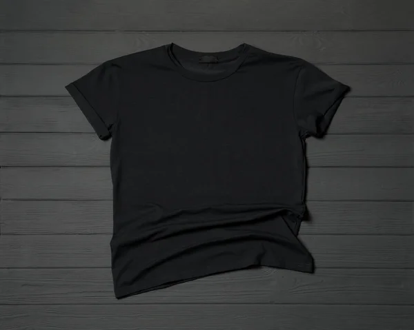 Snygg Svart Shirt Grått Träbord Ovanifrån — Stockfoto
