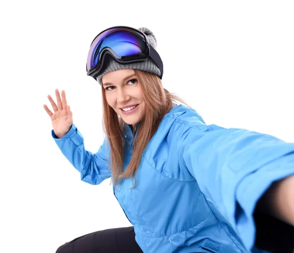Красивая Женщина Лыжных Очках Делает Селфи Белом Фоне — стоковое фото