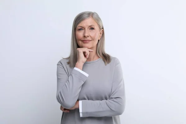 Porträt Der Schönen Seniorin Auf Weißem Hintergrund — Stockfoto