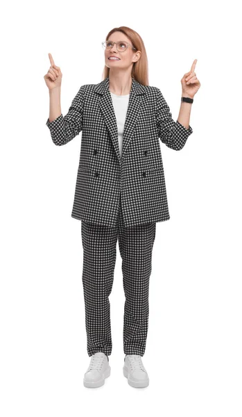 Vacker Glad Affärskvinna Kostym Pekar Något Vit Bakgrund — Stockfoto