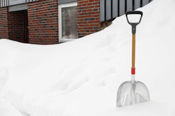 Metal Shovel Large Snowbank Winter Day — Stock Photo, Image
