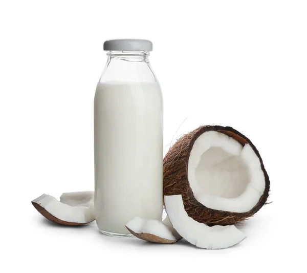 白い背景にココナッツミルクとナッツのボトル — ストック写真