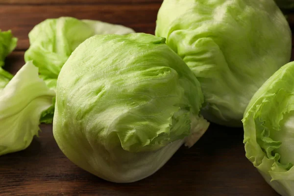 Fresh Green Iceberg Lettuce Heads Leaves Wooden Table Closeup — Stock Photo, Image
