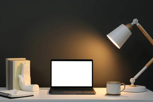 Stilvoller Arbeitsplatz Mit Laptop Lampe Tasse Und Dekor Auf Weißem — Stockfoto
