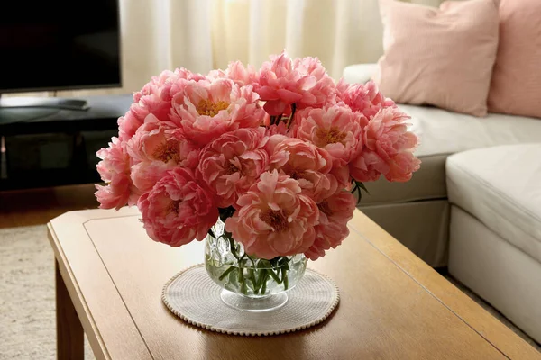 Hermosas Peonías Rosadas Jarrón Mesa Casa Diseño Interiores —  Fotos de Stock