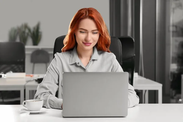 Happy Woman Working Laptop White Desk Office — Stock Photo, Image