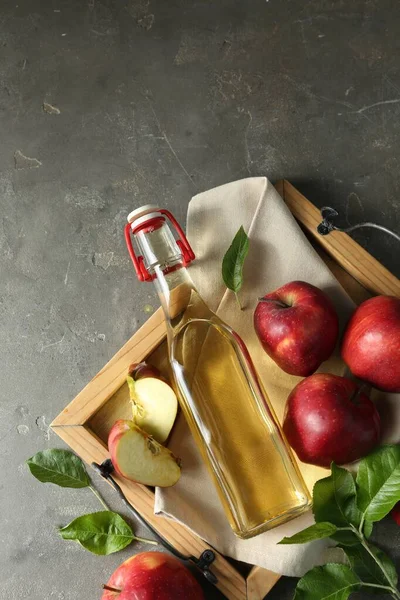 Composition Plate Avec Délicieux Cidre Pomme Sur Table Grise — Photo