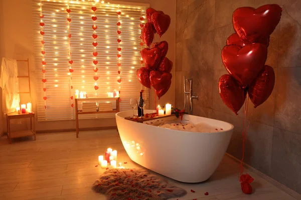 Stilvolles Badezimmer Zum Valentinstag Dekoriert Innenarchitektur — Stockfoto