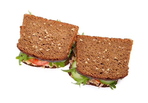 Leckere Sandwiches Mit Thunfisch Und Gemüse Auf Weißem Hintergrund — Stockfoto