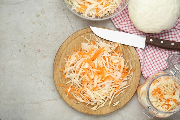 Cooking Delicious Sauerkraut Soup Fresh Chopped Carrot Cabbage Light Grey — Stock Photo, Image