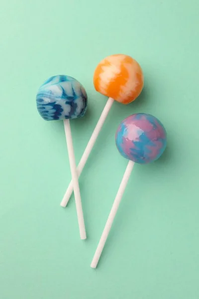 Lollipops Saborosos Fundo Turquesa Flat Lay — Fotografia de Stock