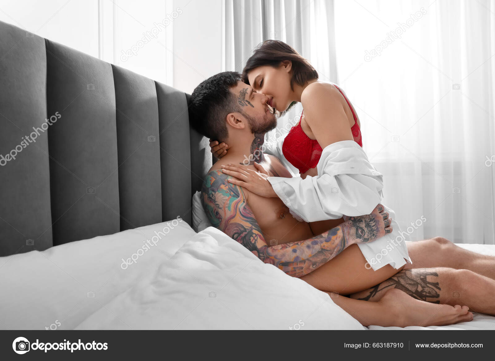 Casal Apaixonado Fazendo Sexo Cama Casa fotos, imagens de © NewAfrica  #663187910
