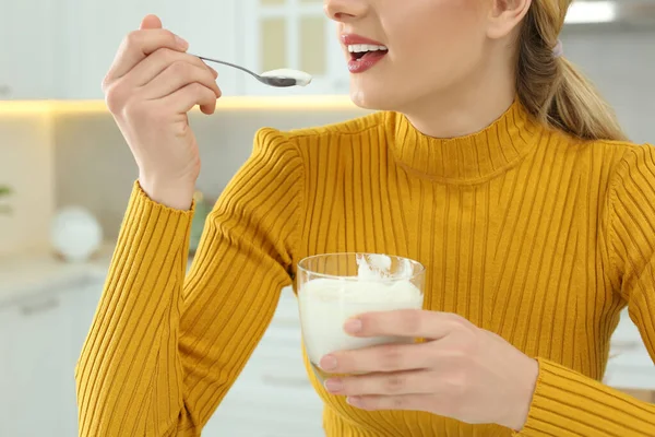 Happy Woman Eating Tasty Yogurt Kitchen Closeup — Stock Photo, Image