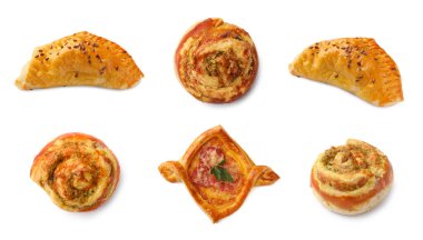 Beyaz üzerine izole edilmiş farklı poğaça kolajı