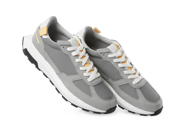 白色隔断的一双时髦灰色运动鞋 — 图库照片