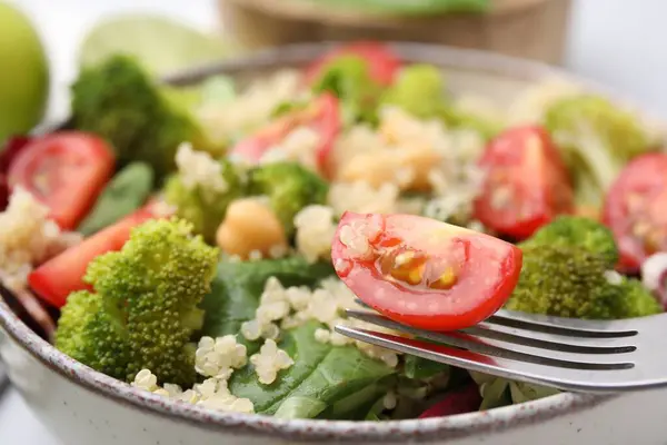 Healthy Meal Eating Tasty Salad Quinoa Chickpeas Vegetables Closeup — Stock Photo, Image