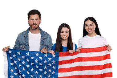 4 Temmuz - Amerika 'nın Bağımsızlık Günü. Beyaz arka planda ulusal bayrağı olan mutlu bir aile.
