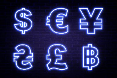 Para değişimi neon levhası. Duvardaki farklı para birimlerinin mavi sembolleri