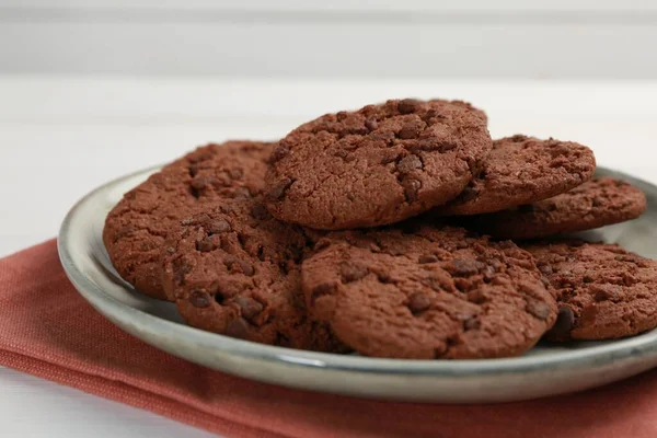 Deliciosos Biscoitos Chocolate Mesa Branca Close — Fotografia de Stock