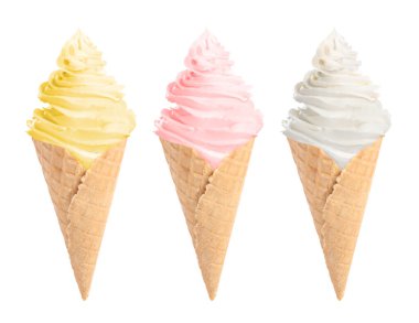 Beyaza izole edilmiş farklı tatlarda dondurma. Yumuşak servis