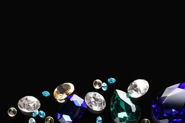 Siyah Arka Planda Mücevherler Için Farklı Güzel Taşlar Metin Için — Stok fotoğraf