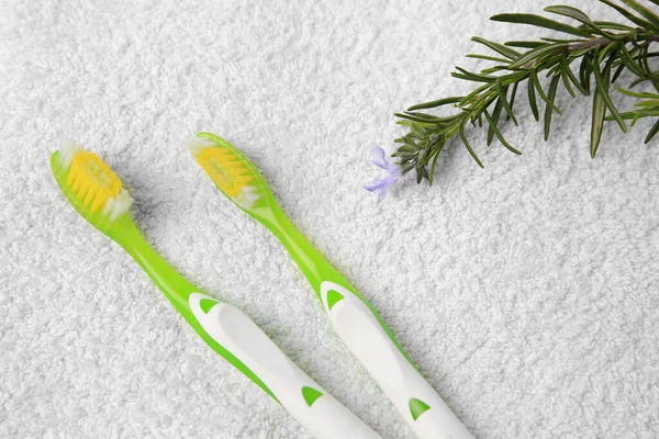 Light Green Toothbrushes Rosemary White Terry Towel Flat Lay — Stock Photo, Image