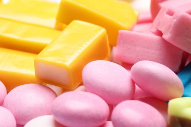 Arkaplan olarak farklı renkli baloncuk dişetleri, yakın plan